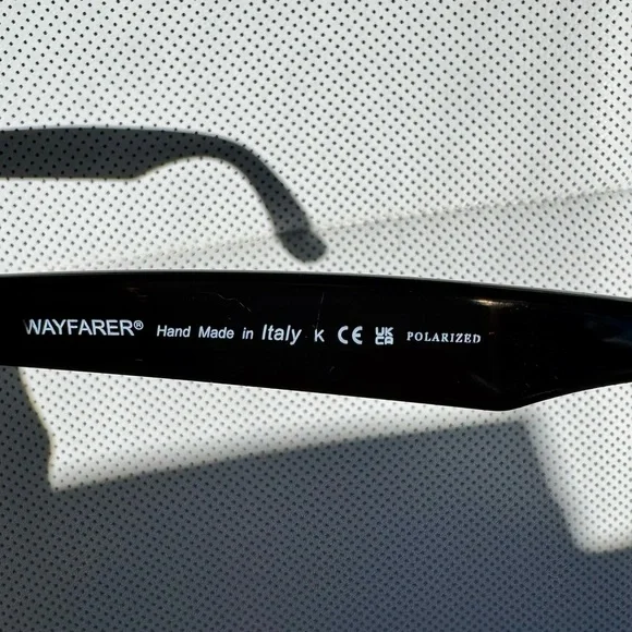 Authentic Ray-Ban Wayfarer Polarized Black Sunglasses with Case - Picture 6 of 10
